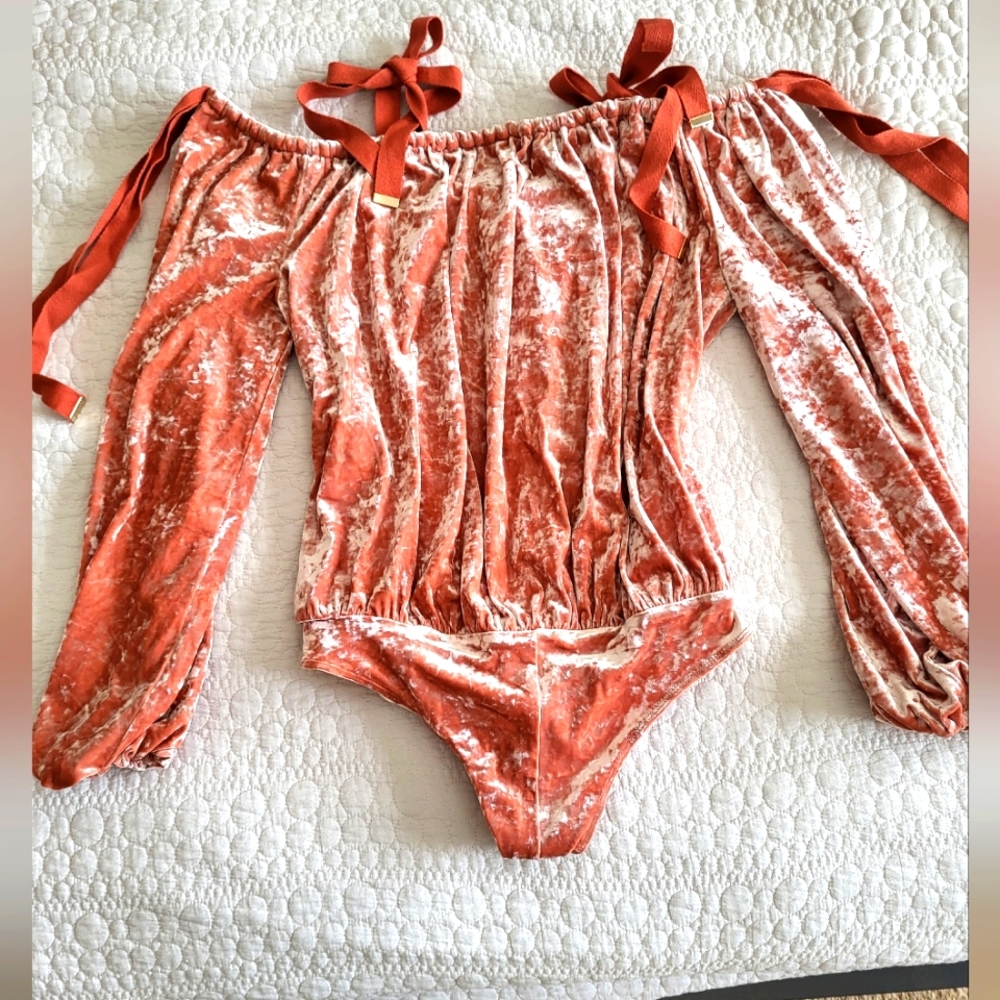 Velvet long sleeve tie shoulder body suit